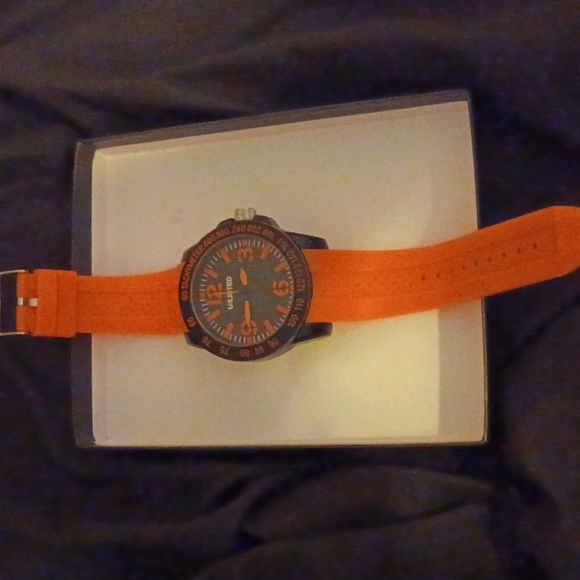 MENS KENNETH COLE WATCH UNLISTED EDITION - Picture 2 of 6